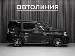 Минивэн Toyota Voxy 2009 года, 1420000 рублей, Красноярск