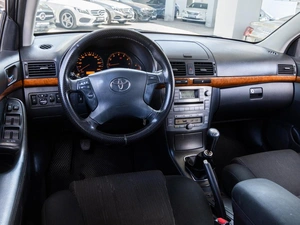 Седан Toyota Avensis 2006 года, 675000 рублей, Волгоград