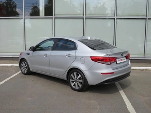 Седан Kia Rio 2017 года, 1400000 рублей, Брянск