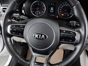 Седан Kia K5 2020 года, 2385000 рублей, Тюмень