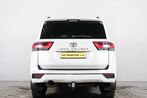 Внедорожник Toyota Land Cruiser 2021 года, 10399000 рублей, Красноярск