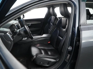 Универсал Volvo V90 Cross Country 2019 года, 2149046 рублей, Москва