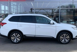 Внедорожник Mitsubishi Outlander 2021 года, 2790000 рублей, Солонцы