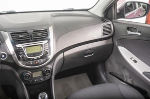 Седан Hyundai Solaris 2011 года, 769000 рублей, Томск