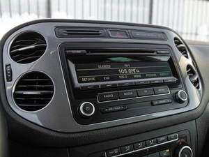 Внедорожник Volkswagen Tiguan 2011 года, 1229000 рублей, Волгоград