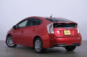 Лифтбек Toyota Prius 2013 года, 1239000 рублей, Омск