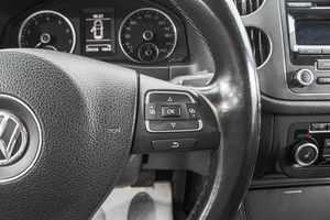 Внедорожник Volkswagen Tiguan 2012 года, 1189000 рублей, Барнаул