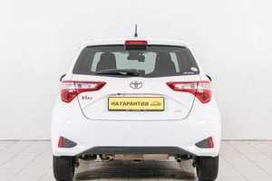 Хетчбэк Toyota Vitz 2017 года, 899000 рублей, Красноярск
