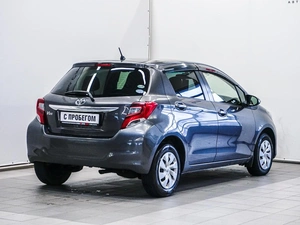 Хетчбэк Toyota Vitz 2015 года, 920000 рублей, Красноярск