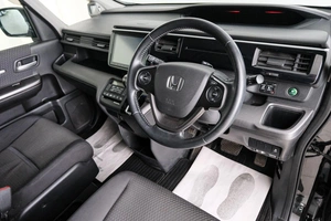 Минивэн Honda Stepwgn Spada 2015 года, 1559000 рублей, Красноярск