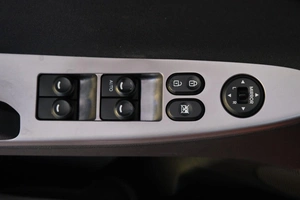 Хетчбэк Hyundai Solaris 2015 года, 989000 рублей, Омск