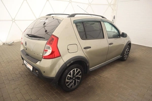 Хэтчбек Renault Sandero 2011 года, 735000 рублей, Орёл