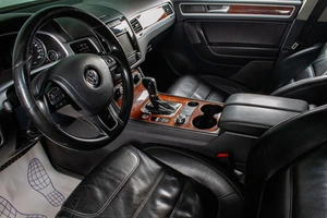 Внедорожник Volkswagen Touareg 2012 года, 1589000 рублей, Сургут