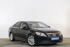 Седан Toyota Camry 2011 года, 1759000 рублей, Тюмень