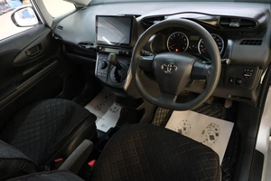 Минивэн Toyota Wish 2014 года, 1699000 рублей, Омск