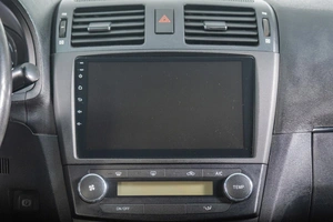 Седан Toyota Avensis 2009 года, 939000 рублей, Томск
