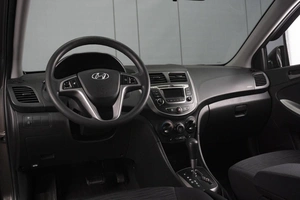 Седан Hyundai Solaris 2015 года, 980000 рублей, Омск