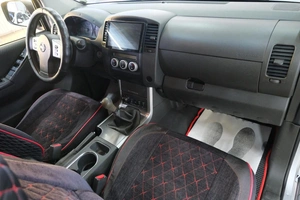 Пикап Nissan Navara 2010 года, 1399000 рублей, Омск