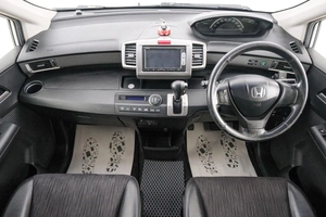 Минивэн Honda Freed 2015 года, 1199000 рублей, Красноярск