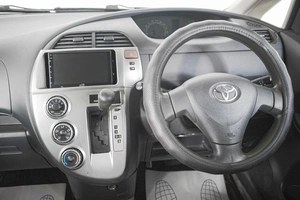 Хетчбэк Toyota Ractis 2005 года, 659000 рублей, Кемерово