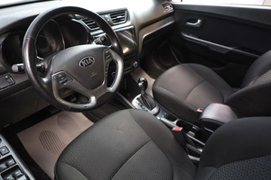 Седан Kia Rio 2017 года, 1229000 рублей, Новосибирск