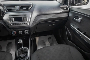 Хетчбэк Kia Rio 2017 года, 989000 рублей, Барнаул