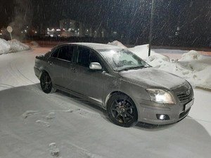 Седан Toyota Avensis 2007 года, 950000 рублей, Канск