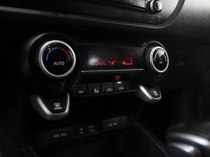 Хетчбэк Kia Rio X-Line 2018 года, 1450000 рублей, Омск