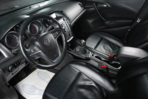 Седан Opel Astra 2012 года, 719000 рублей, Тюмень