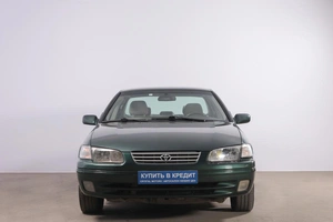 Седан Toyota Camry 1999 года, 529000 рублей, Новосибирск