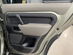 Внедорожник Land Rover Defender 2021 года, 4187000 рублей, Солонцы