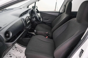 Хетчбэк Toyota Vitz 2019 года, 959000 рублей, Красноярск