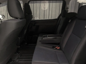 Минивэн Toyota Voxy 2017 года, 2000000 рублей, Красноярск