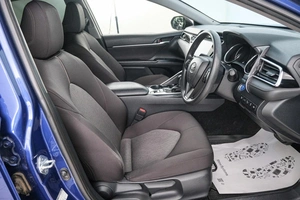 Седан Toyota Camry 2017 года, 2699000 рублей, Красноярск