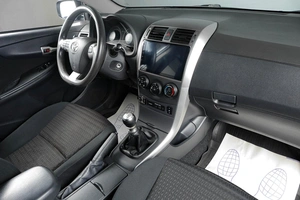 Седан Toyota Corolla 2011 года, 799000 рублей, Тюмень