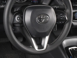 Седан Toyota Corolla 2022 года, 1899030 рублей, Красный Пахарь