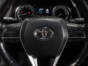 Седан Toyota Camry 2018 года, 3199000 рублей, Тюмень