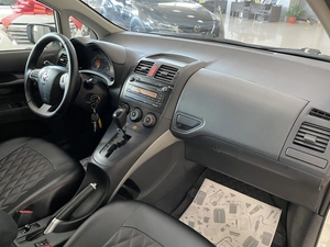 Хетчбэк Toyota Auris 2010 года, 887000 рублей, Солонцы