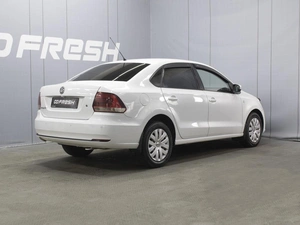 Седан Volkswagen Polo 2014 года, 860000 рублей, Омск