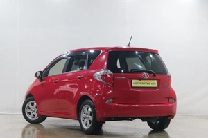 Хетчбэк Toyota Ractis 2012 года, 989000 рублей, Новокузнецк
