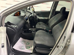 Хетчбэк Toyota Vitz 2009 года, 595000 рублей, Красноярск