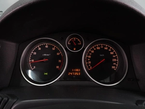 Седан Opel Astra 2011 года, 549000 рублей, Воронеж