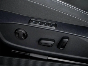 Хетчбэк Volkswagen Golf 2021 года, 2799444 рублей, Москва