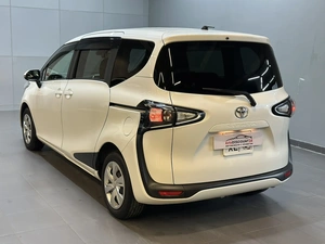 Минивэн Toyota Sienta 2020 года, 1727000 рублей, Красноярск