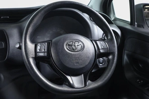 Хетчбэк Toyota Vitz 2018 года, 1199000 рублей, Новосибирск