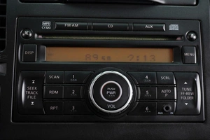 Хетчбэк Nissan Tiida 2010 года, 880000 рублей, Омск