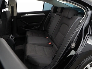 Седан Volkswagen Passat 2019 года, 1719050 рублей, Москва