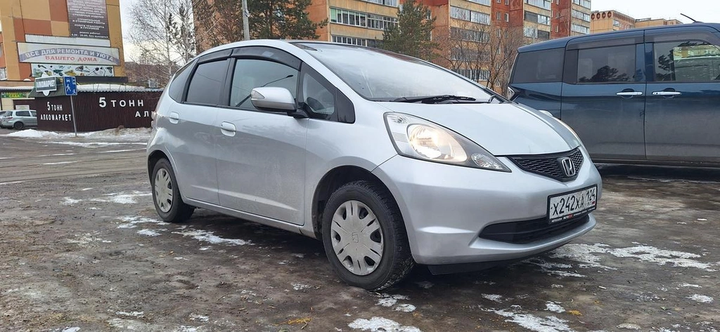 Хетчбэк Honda Fit 2010 года, 500000 рублей, Красноярск