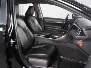 Седан Toyota Camry 2019 года, 2599000 рублей, Красный Пахарь
