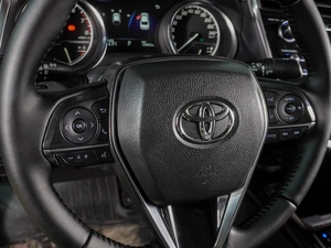 Седан Toyota Camry 2019 года, 2549000 рублей, Воронеж